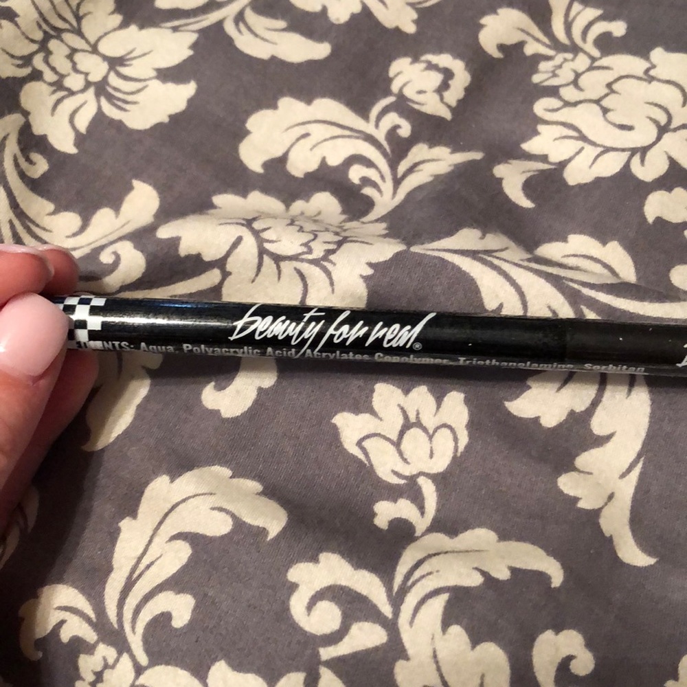 Liquid eyeliner